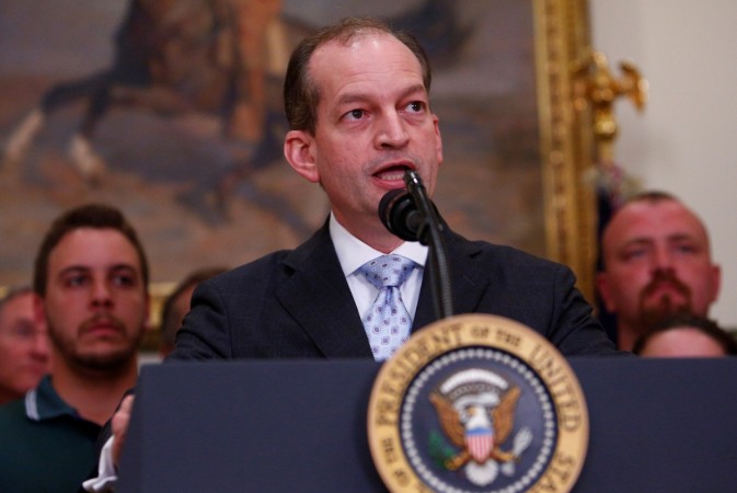 హెచ్-1బి వీసా వర్కర్ల జీతం పెంచాలి