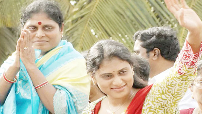 నాంపల్లి కోర్టుకు విజయమ్మ, షర్మిల ..