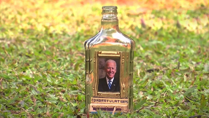 గాజు సీసాలో అమెరికా అధ్యక్షుడు …