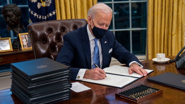 పలు కీలక నిర్ణయాలపై జో బైడెన్ తొలి సంతకం… పలు కీలక నిర్ణయాలపై జో బైడెన్ తొలి సంతకం…