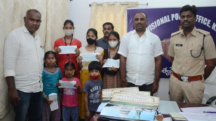 Ravi Potluri Giving Scholarships to Students in Kurnool