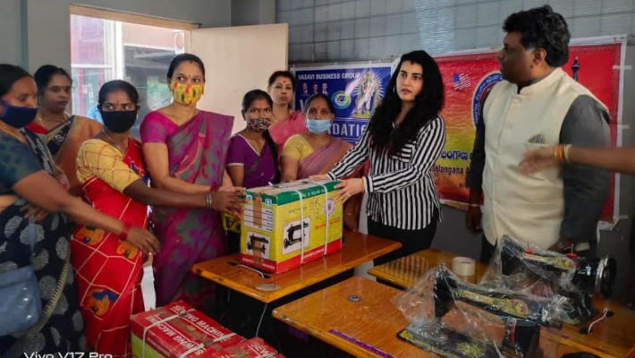 టిటిఎ ఆధ్వర్యంలో కుట్టుమిషన్ల పంపిణీ