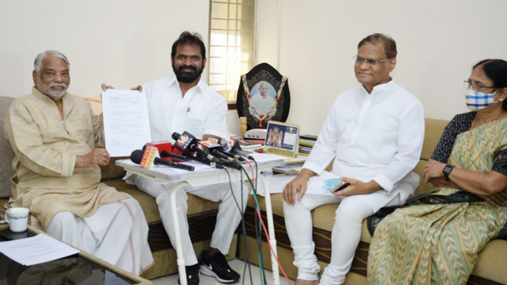 పీవీ చరిత్ర భావితరాలకు అందించాలనేదే సీఎం సంకల్పం