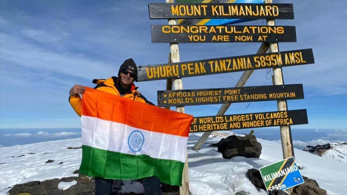 కిలిమంజారో పర్వతమెక్కిన హైదరాబాద్ సీపీ