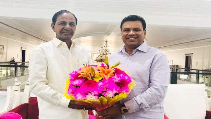 పాసుపోర్టు తో ధరణి లింక్, ఎన్నారైల కు ఇచ్చిన హామీ నెరవేర్చిన సీఎం కెసిఆర్!!