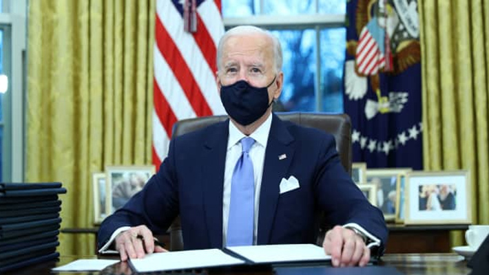 బైడెన్ మరో సంతకం…ప్రతి ఒక్కరికి 2వేల డాలర్ల సహాయం