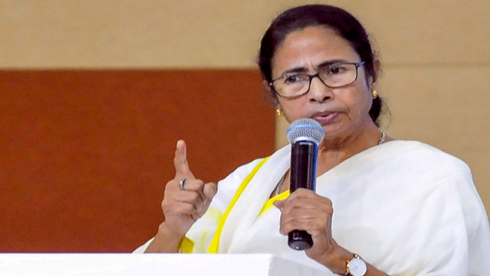 ‘నాపై తుపాకీని గురిపెడితే… మీపై ఆయుధ కర్మాగారాన్నే గురిపెడతా : మమత తీవ్ర హెచ్చరిక