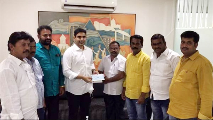 కేన్సర్ బాధితుడికి ఎన్ఆర్ఐ తెలుగుదేశం సాయం