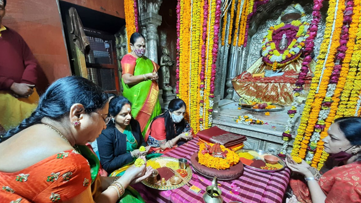 వారణాసిలో సీఎం కేసీఆర్ కుటుంబ సభ్యుల పర్యటన