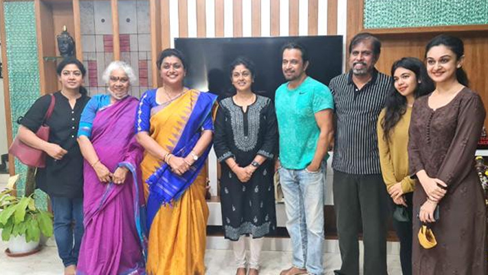 ఎమ్మెల్యే రోజాను కలిసిన అర్జున్