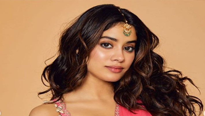 టాలీవుడ్ లోకి  జాహ్నవీ కపూర్ ఎంట్రీ ఎప్పుడంటే….