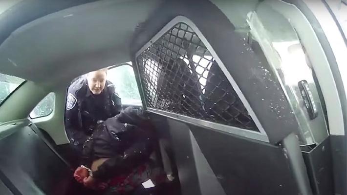 అమెరికాలో మరోసారి జాతివివక్ష!