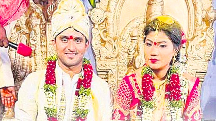 అక్కడ రిజిస్టర్ మ్యారేజ్…ఇక్కడ హిందూ సంప్రదాయ పద్ధతిలో పెళ్లి