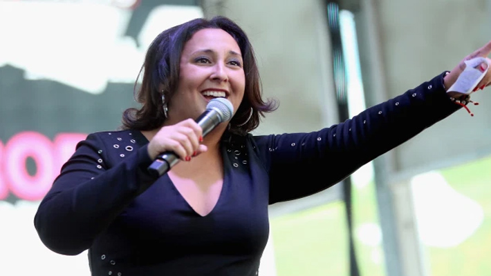 సర్వ్ చేసిన యువతికి రూ.9.50 లక్షల టిప్!