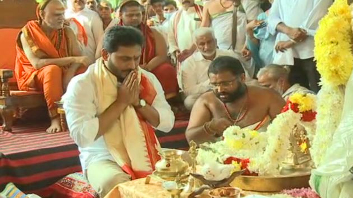 శారదా పీఠం వార్షికోత్సవాల్లో పాల్గొన్న సీఎం వైఎస్ జగన్