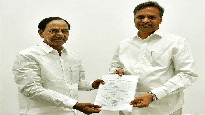 పల్లా రాజేశ్వర్ రెడ్డికి బీ ఫాం అందజేసిన సీఎం