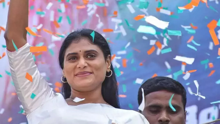 షర్మిల పార్టీకి సలహాదారులుగా మాజీ ఐఏఎస్, ఐపీఎస్