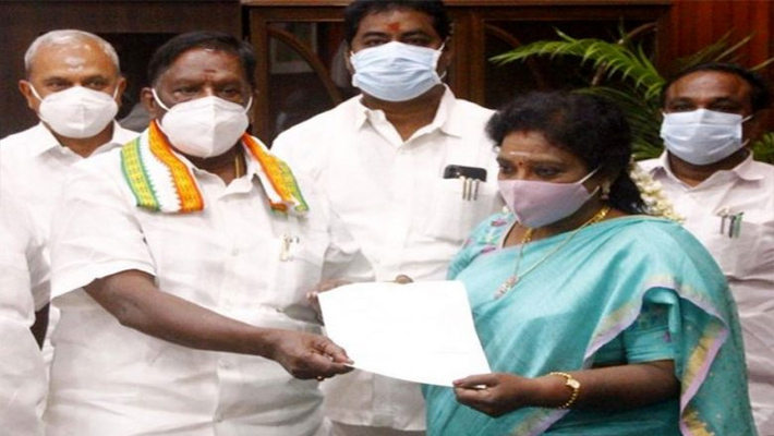 పుదుచ్చేరిలో కుప్పకూలిన ప్రభుత్వం