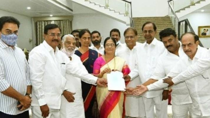 ఎమ్మెల్సీ అభ్యర్థిగా వాణీదేవి నామినేషన్