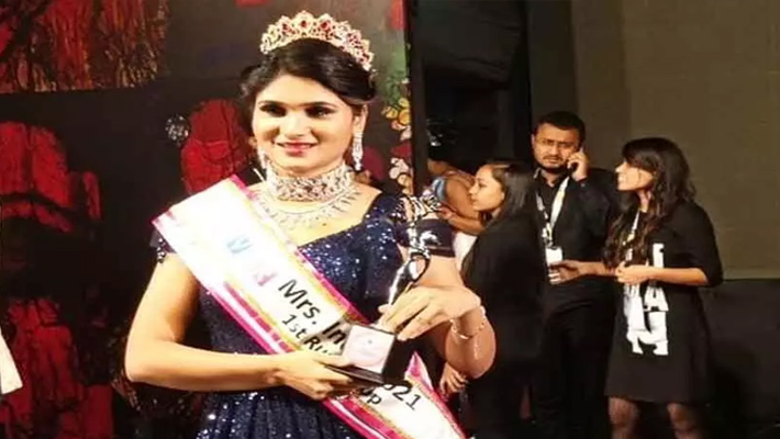 మిసెస్ ఇండియా రన్నరప్‌గా మహ్మద్ ఫర్హా