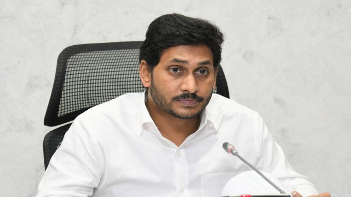 నష్టాన్ని పూడ్చుకోవడానికి నానా కష్టాలు పడుతున్న జగన్… త్వరలో…!