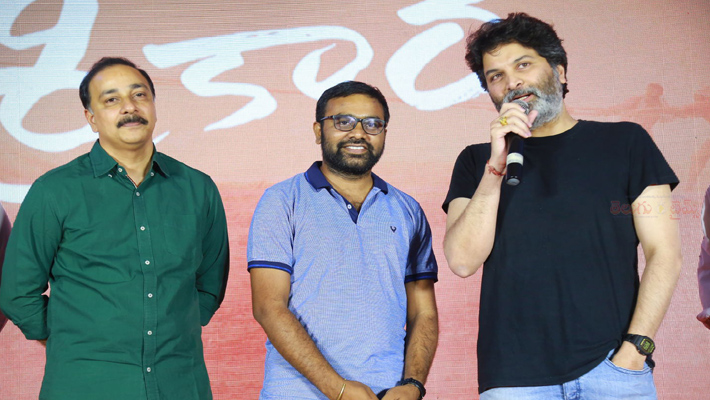 ‘శ్రీకారం’ టైటిల్ సాంగ్ లాంఛ్ చేసిన స్టార్ డైరెక్టర్ త్రివిక్రమ్!!