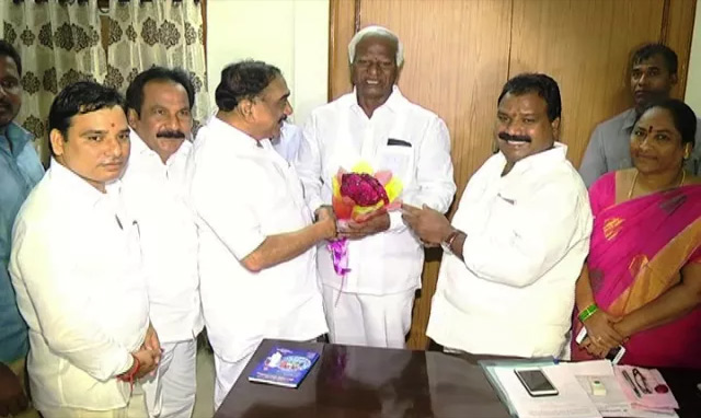 ఘనంగా కడియం జన్మదిన వేడుకలు