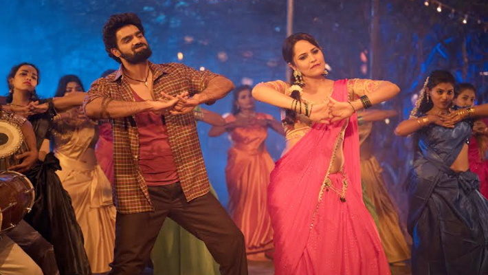 ‘పైన పటారం.. లోన లొటారం.. కెలికి చూడు తెలిసిపోద్ద అసలు బండారం’  అంటూ చెలరేగిపోతున్నఅనసూయ