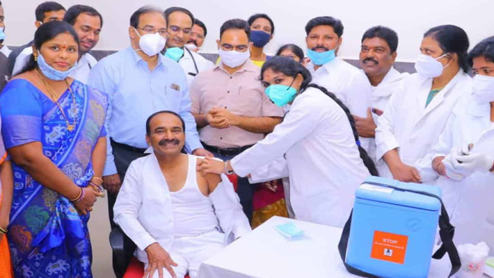 కరోనా టీకా తీసుకున్న మంత్రి ఈటల రాజేందర్