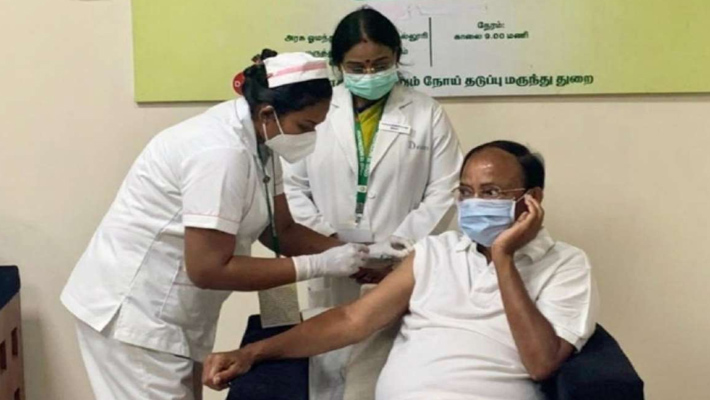 కొవిడ్ టీకా తీసుకున్న ఉపరాష్ట్రపతి