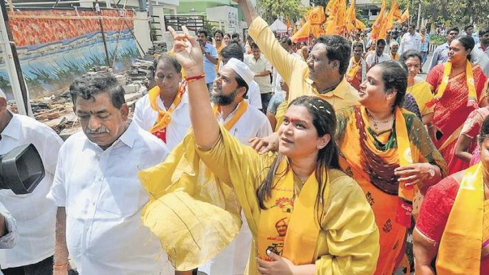 విజయవాడ టీడీపీ మేయర్ అభ్యర్థి ఖరారు విజయవాడ టీడీపీ మేయర్ అభ్యర్థి ఖరారు