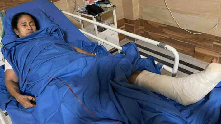 వీల్‌చైర్‌లో కూర్చొనే ప్రచారం నిర్వహిస్తా : బెంగాల్ సీఎం మమత