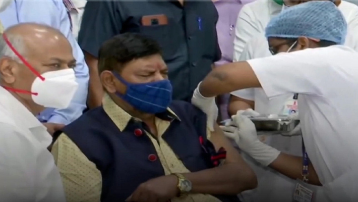 కొవిడ్ టీకా తీసుకున్న కేంద్ర మంత్రి