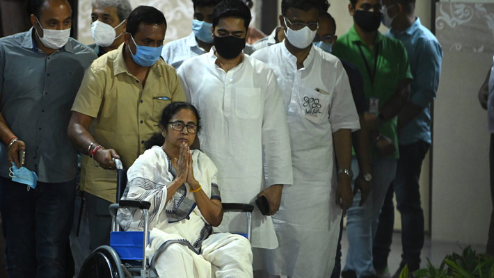 ఆసుపత్రి నుంచి మమత డిశ్చార్జ్…