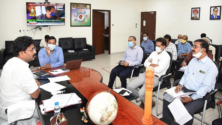 నాడు నేడు పనులు గడువులోగా పూర్తికావాల్సిందే…ఆదిమూలపు సురేష్