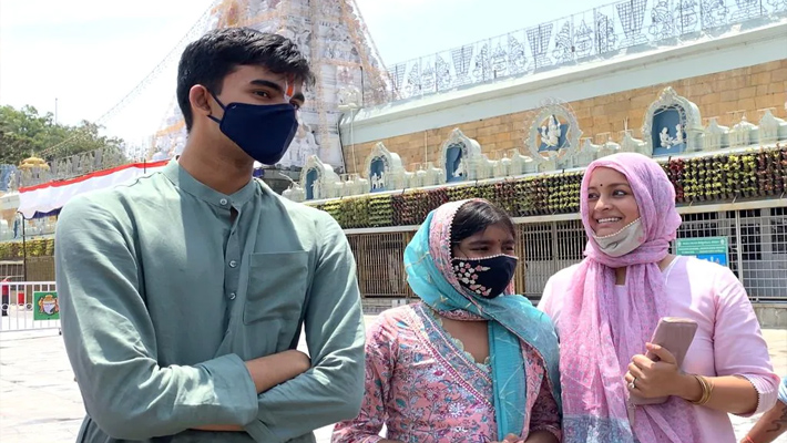 తండ్రి లాగే కొడుకు కూడా సింపులే..