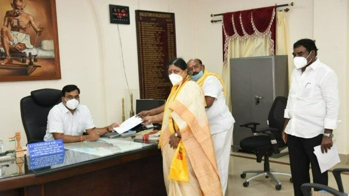 తిరుపతి  లోక్‌సభ ఉప ఎన్నికకు నామినేషన్ వేసిన పనబాక లక్ష్మి