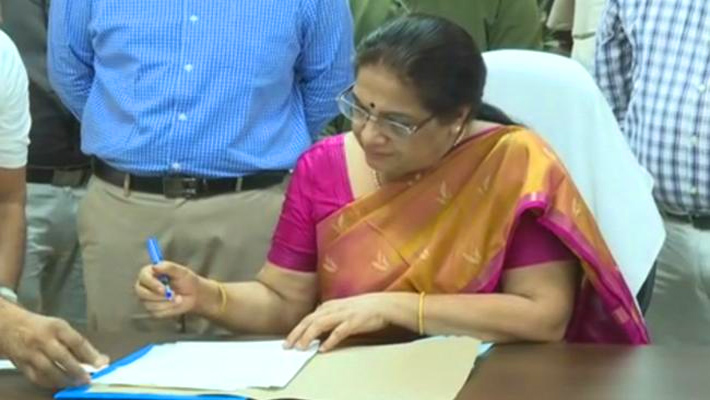 ఎస్ఈసీగా బాధ్యతలు స్వీకరించిన నీలం సాహ్ని