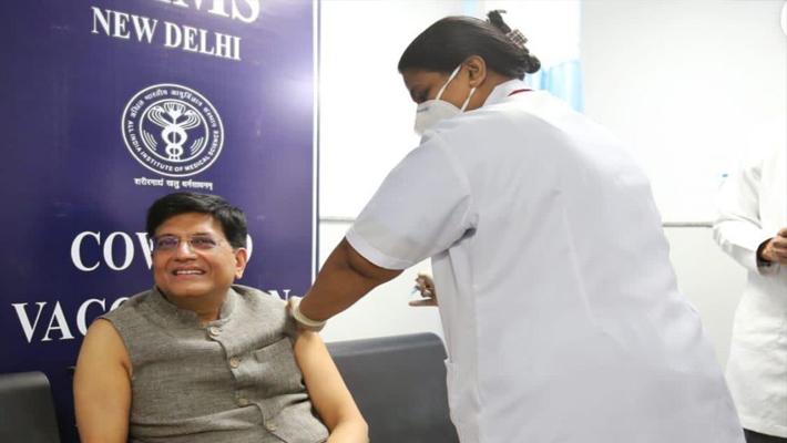 కరోనా టీకా తీసుకున్న కేంద్ర మంత్రి పీయూష్ గోయల్