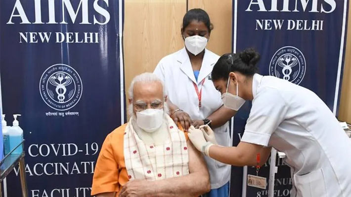 కరోనా టీకా రెండో డోసు తీసుకున్న ప్రధాని మోదీ