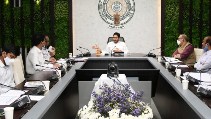 వర్షాకాలం మనకు డెడ్ లైన్…. పూర్తి చేయండి : సీఎం జగన్