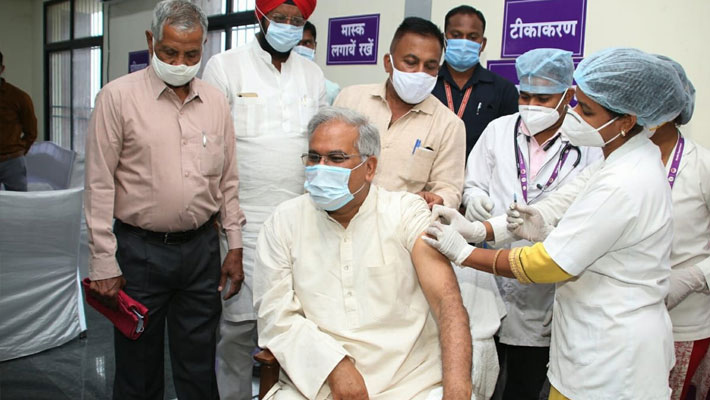 కరోనా టీకా తీసుకున్న ఛ‌త్తీస్‌గ‌ఢ్ సీఎం