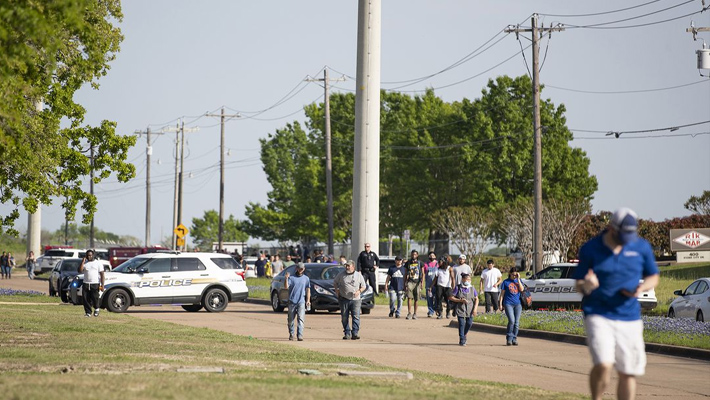 టెక్సాస్ లో మళ్లీ కాల్పుల కలకలం..