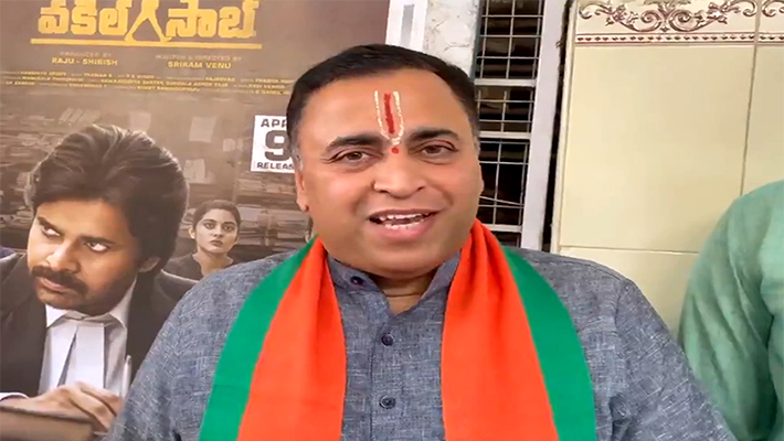 ఆంధ్రప్రదేశ్ రాజకీయాలను వేడెక్కిస్తున్న సంచలన చిత్రం ‘వకీల్ సాబ్’