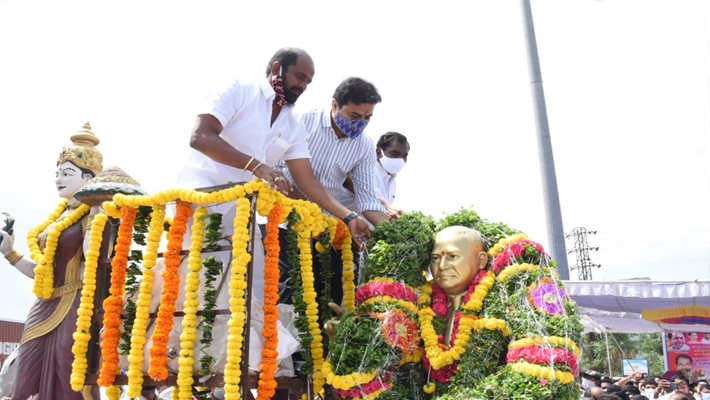 ఆయన మార్గంలోనే కేసీఆర్ తెలంగాణ సాధించారు : కేటీఆర్