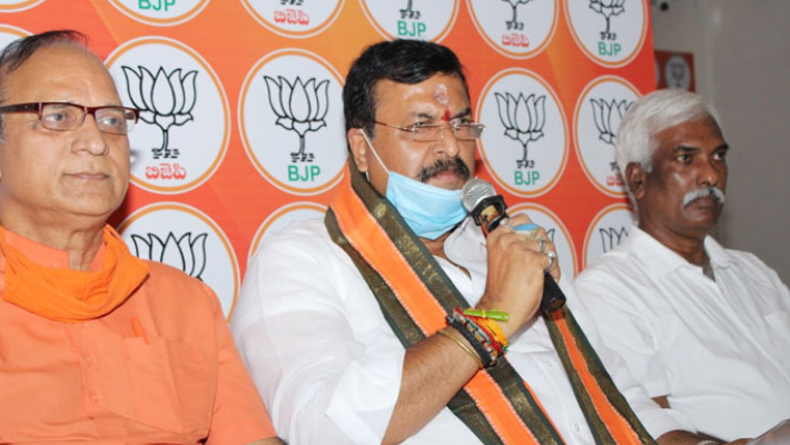 బెంగాల్‍లో మమత రాజ్యాంగం… తెలంగాణలో కేసీఆర్‍ రాజ్యాంగం