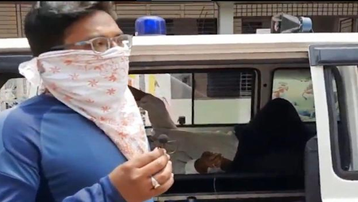 బెడ్ ఇవ్వండి.. లేదా మా నాన్నను చంపేయండి