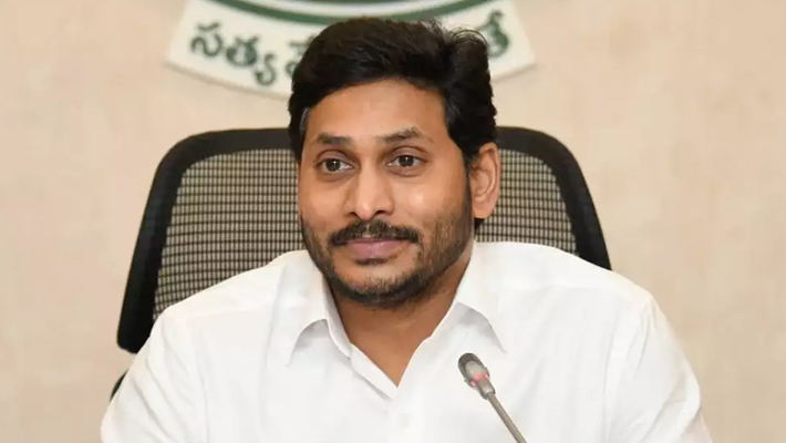 ఆక్సిజన్ ను అందుబాటులో ఉంచండి : సీఎం జగన్ ఆదేశం