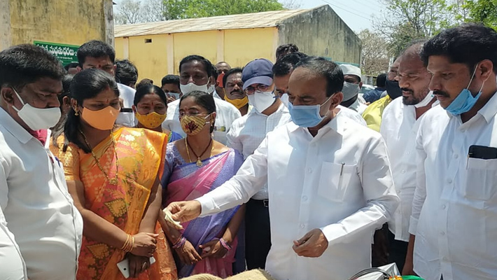 25 ఏళ్లు పైబడిన వారికి కూడా వ్యాక్సిన్ ఇవ్వాలని లేఖ రాశాం : ఈటల