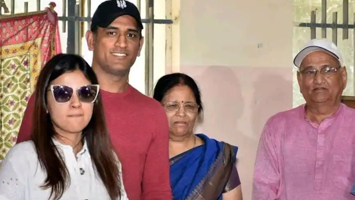 ధోనీ తల్లితండ్రులకు కరోనా…ఆందోళనకరం కాదు